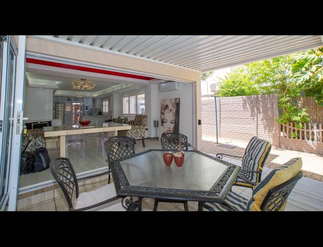 3 BEDROOM TOWNHOUSE FOR SALE IN UMHLANGA CENTRAL
